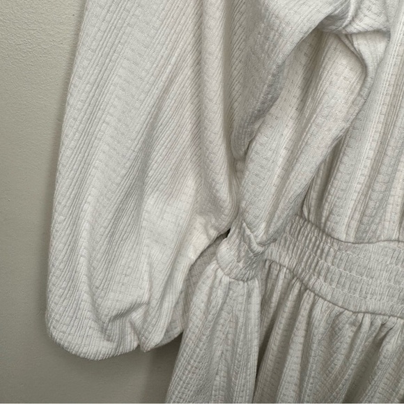 Torrid Textured Jersey White Smocked Waist Top Size 3x Neutral Minimalist - Picture 10 of 16